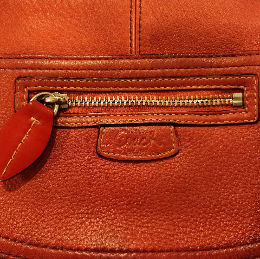vintage Coach Ergo Hobo bag in red milled leather. - Picture 9 of 12